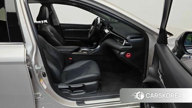 Toyota Camry (XV70) 2018 Серый из Кореи, фото 2