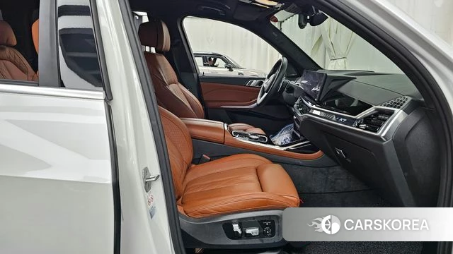 BMW X7 (G07) 2024 Белый из Кореи, фото 2