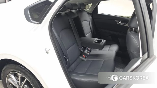 Kia The New K3 2nd generation 2024 Белый из Кореи, фото 2