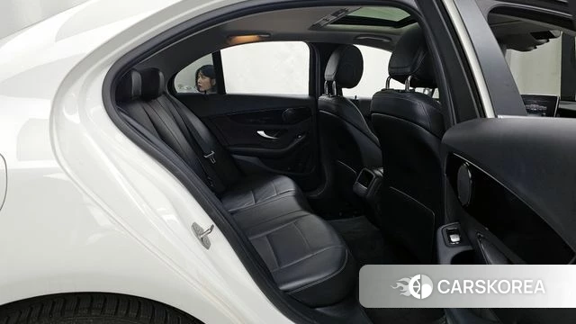 Mercedes-Benz C-Class W205 2018 Белый из Кореи, фото 2