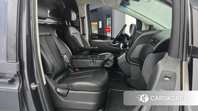Hyundai Staria 2022 Серый из Кореи, фото 2