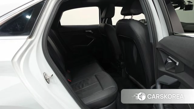 Audi A3 (8Y) 2023 Белый из Кореи, фото 2