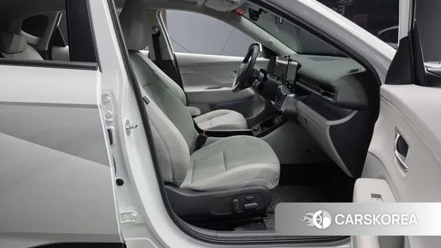 Hyundai Kona (SX2) 2023 Белый из Кореи, фото 2