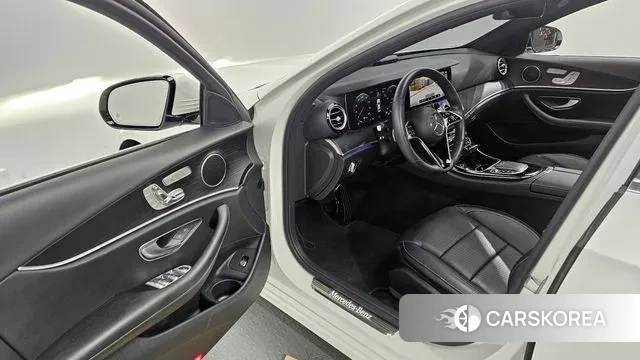 Mercedes-Benz E-Class W213 2022 Белый из Кореи, фото 2