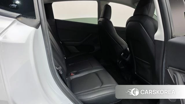 Tesla Model Y 2023 Белый из Кореи, фото 2