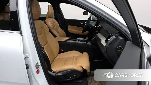 Volvo XC60 second Generation 2019 Белый из Кореи, фото 2