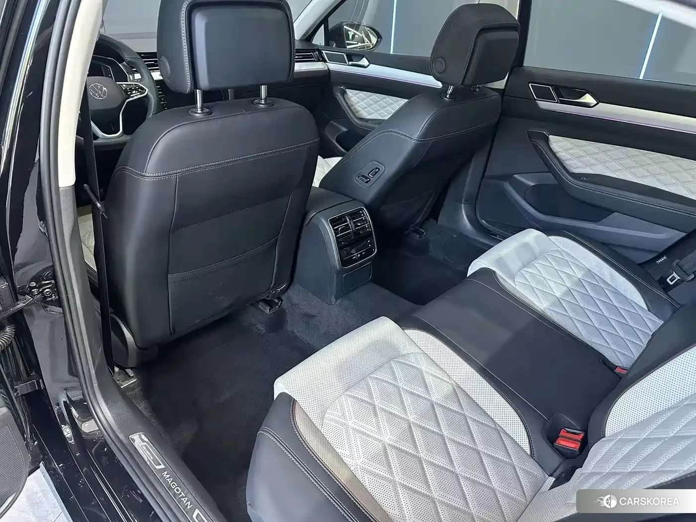 Volkswagen Magotan 2025 Черный из Китая, фото 2