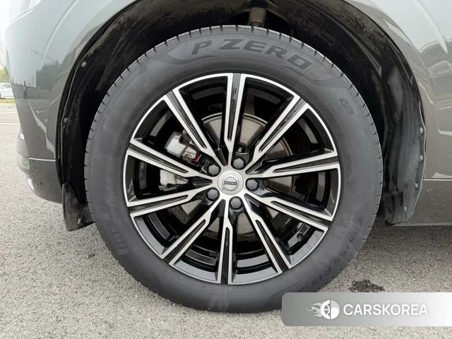 Volvo XC60 2021 Темно-серый из Китая, фото 2