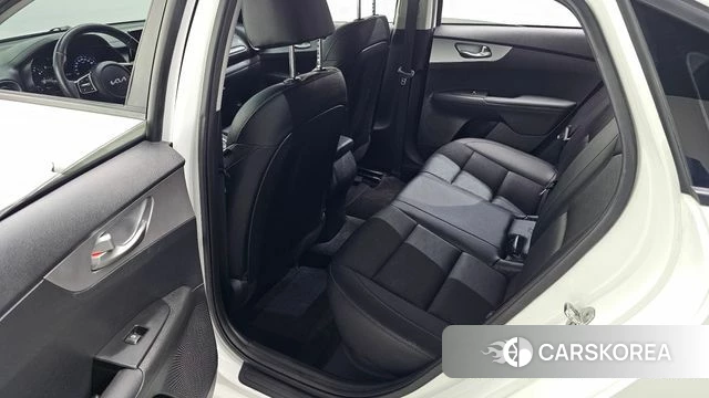 Kia The New K3 2nd generation 2021 Белый из Кореи, фото 2