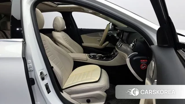 Mercedes-Benz E-Class W213 2018 Белый из Кореи, фото 2