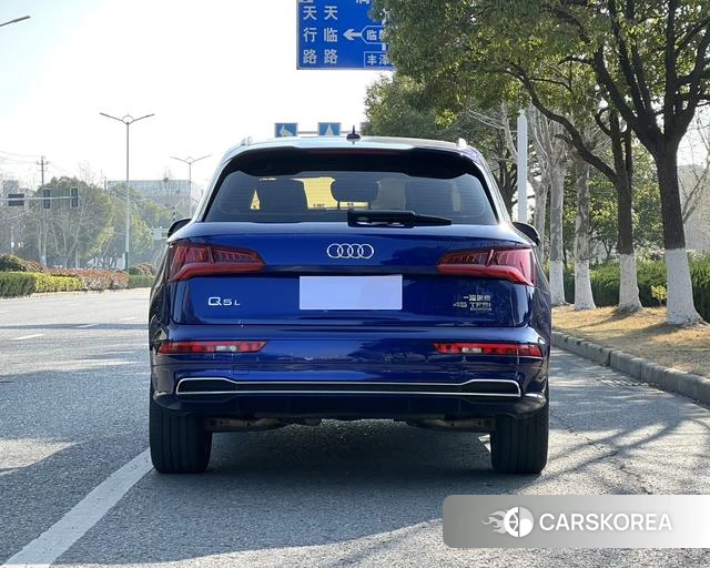 Audi Q5L 2019 Синий из Китая, фото 2