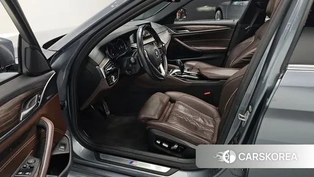 BMW 5 Series (G30) 2018 Серебристо-серый из Кореи, фото 2