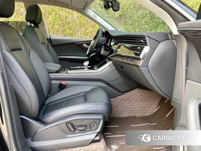 Audi Q8 2021 Черный из Китая, фото 2
