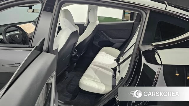 Tesla Model Y 2023 Черный из Кореи, фото 2