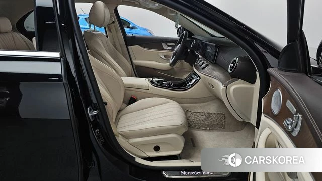 Mercedes-Benz E-Class W213 2020 Черный из Кореи, фото 2