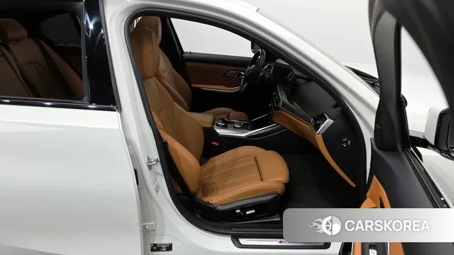 BMW 3 Series (G20) 2023 Белый из Кореи, фото 2