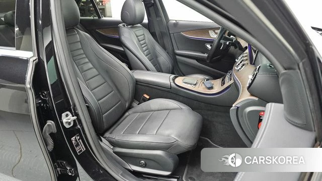 Mercedes-Benz E-Class W213 2021 Черный из Кореи, фото 2