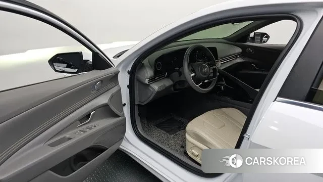 Hyundai The New Avante (CN7) 2023 Белый из Кореи, фото 2