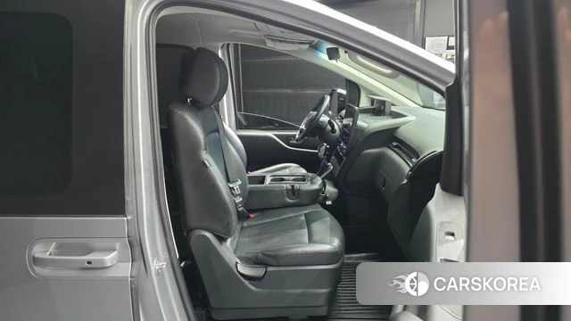 Hyundai Staria 2022 Серебряный из Кореи, фото 2