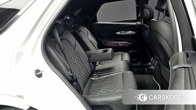 Genesis GV70 2023 Белый из Кореи, фото 2