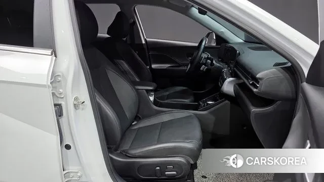 Hyundai Kona (SX2) 2024 Белый из Кореи, фото 2