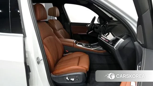 BMW X7 (G07) 2024 Белый из Кореи, фото 2