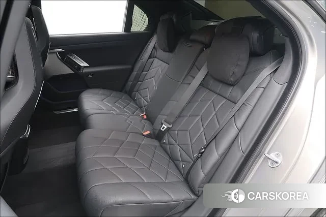 BMW 7 Series (G70) 2025 Серый из Кореи, фото 2