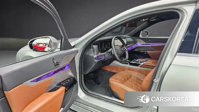 BMW 7 Series (G70) 2023 Серебряный из Кореи, фото 2