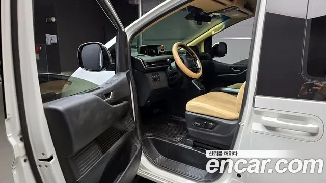 Hyundai Staria 2023 Белый из Кореи, фото 2