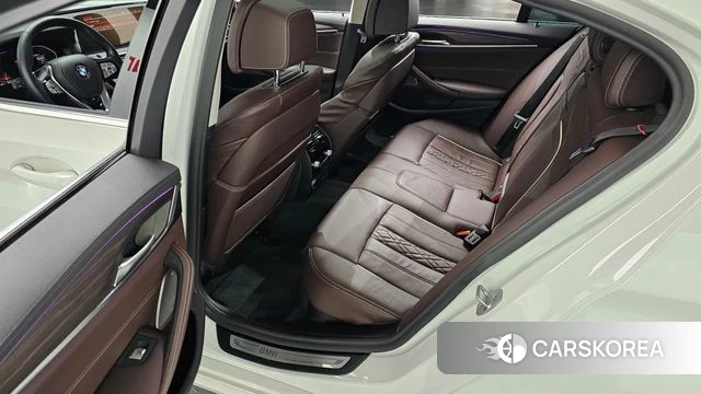 BMW 5 Series (G30) 2021 Белый из Кореи, фото 2