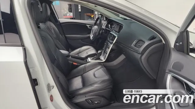 Volvo V40 2018 Белый из Кореи, фото 2