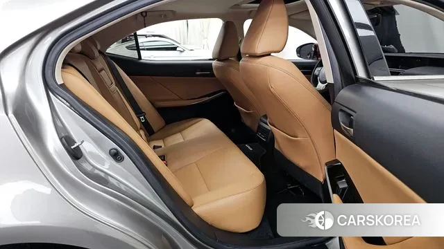 Lexus New IS300 2018 Песочный из Кореи, фото 2