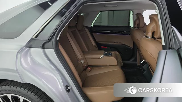 Hyundai Grandeur Hybrid (GN7) 2023 Серебристо-серый из Кореи, фото 2