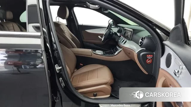 Mercedes-Benz E-Class W213 2020 Черный из Кореи, фото 2