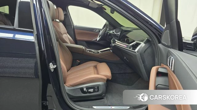 BMW X6 (G06) 2025 Черный из Кореи, фото 2