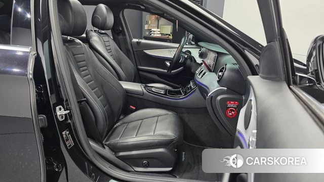 Mercedes-Benz E-Class W213 2021 Черный из Кореи, фото 2