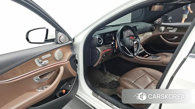 Mercedes-Benz E-Class W213 2021 Белый из Кореи, фото 2