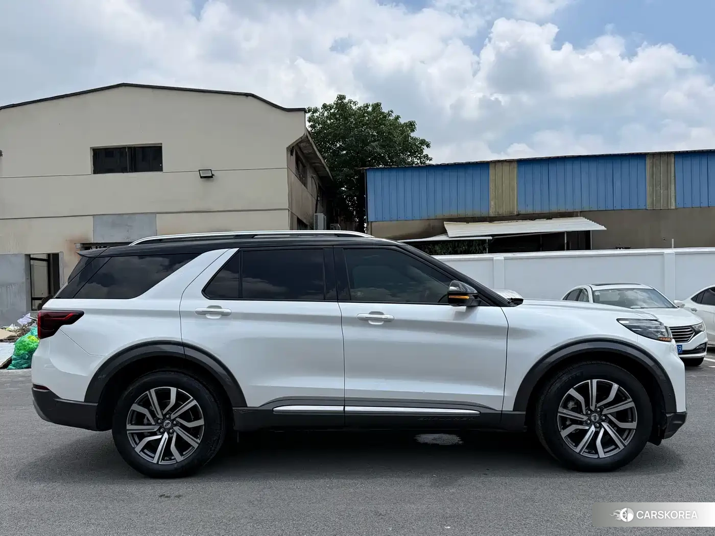 Ford Explorer 2023 Белый из Китая, фото 2