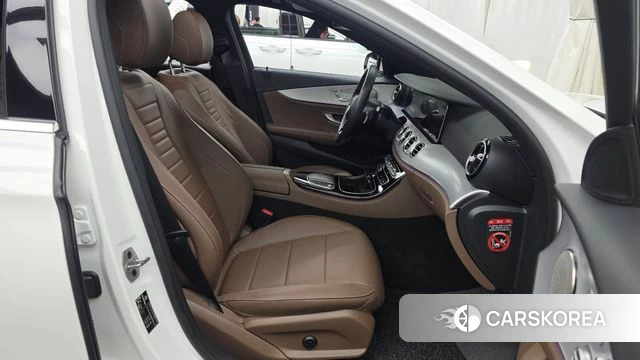 Mercedes-Benz E-Class W213 2020 Белый из Кореи, фото 2