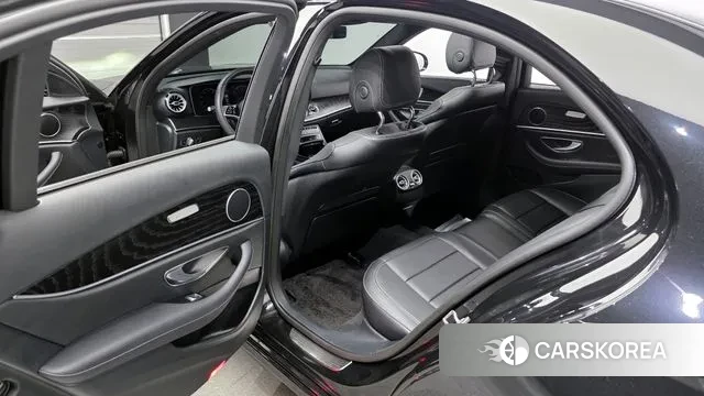 Mercedes-Benz E-Class W213 2023 Черный из Кореи, фото 2