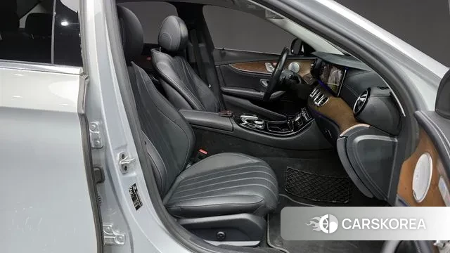 Mercedes-Benz E-Class W213 2020 Серебристо-серый из Кореи, фото 2