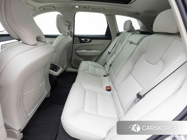 Volvo XC60 second Generation 2025 Белый из Кореи, фото 2