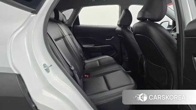 Hyundai Kona (SX2) 2023 Белый из Кореи, фото 2