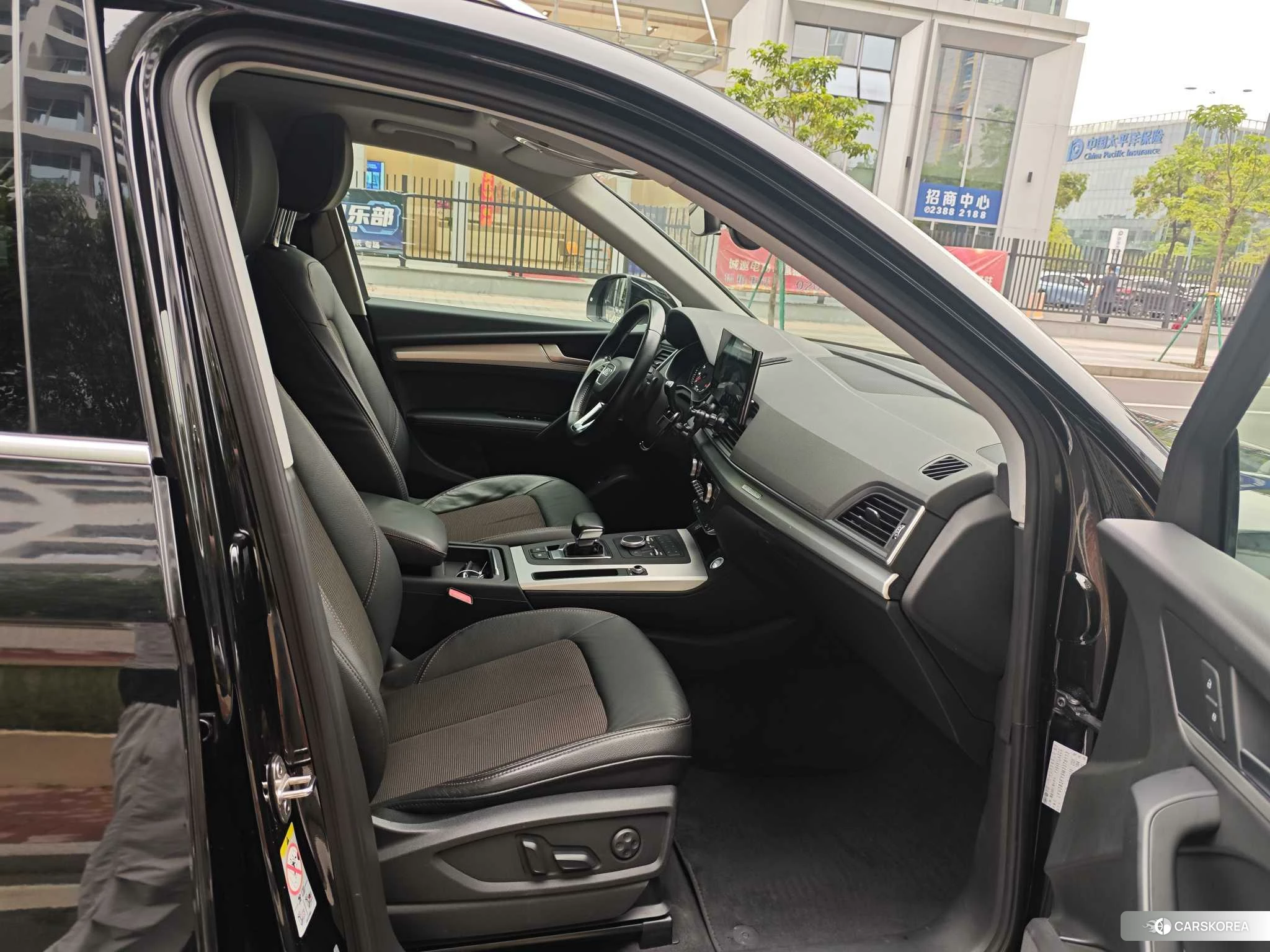 Audi Q5L 2020 Черный из Китая, фото 2
