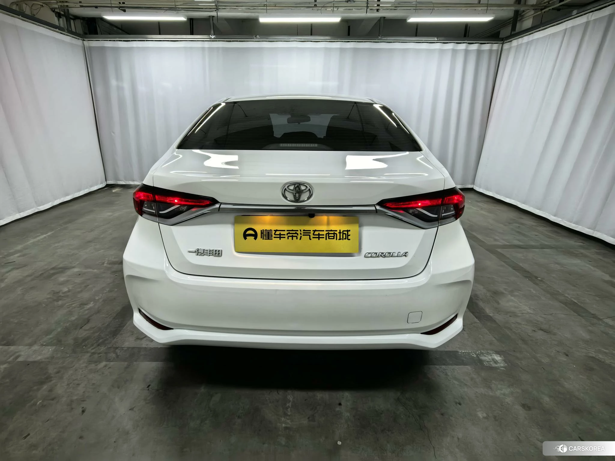 Toyota Corolla 2024 Белый из Китая, фото 2
