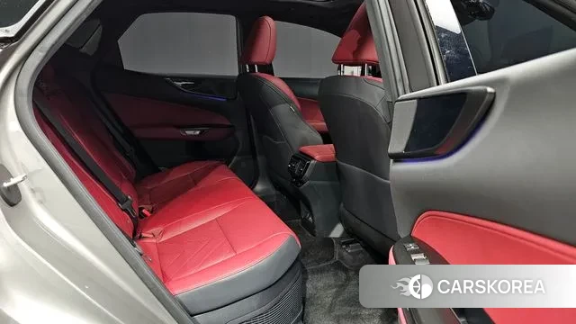 Lexus NX350h Second generation 2024 Серебряный из Кореи, фото 2