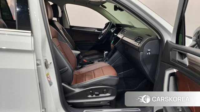 Volkswagen Tiguan Allspace 2022 Белый из Кореи, фото 2