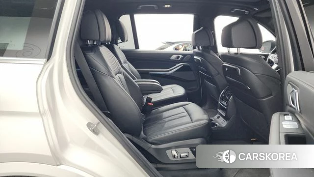 BMW X7 (G07) 2023 Белый из Кореи, фото 2
