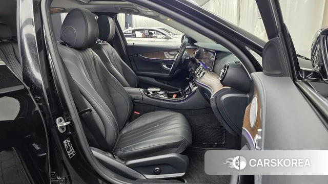 Mercedes-Benz E-Class W213 2020 Черный из Кореи, фото 2