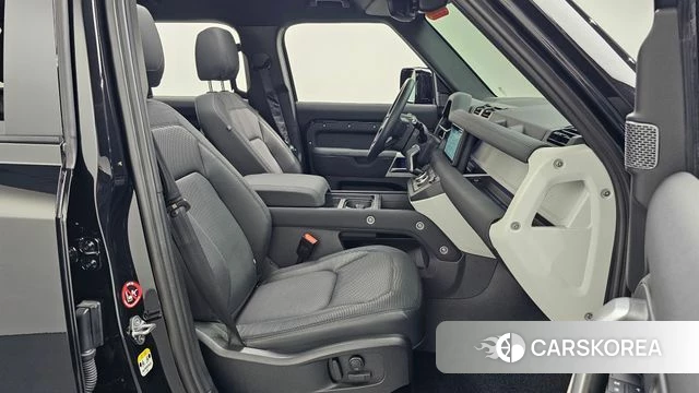Land Rover Defender (L663) 2023 Черный из Кореи, фото 2